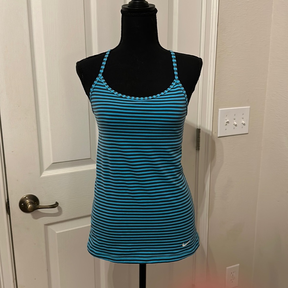 Nike dry fit slim fit exercise top size small